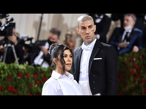 Met Gala 2022: Kourtney Kardashian and Travis Barker MAKE OUT During Met Gala Debut