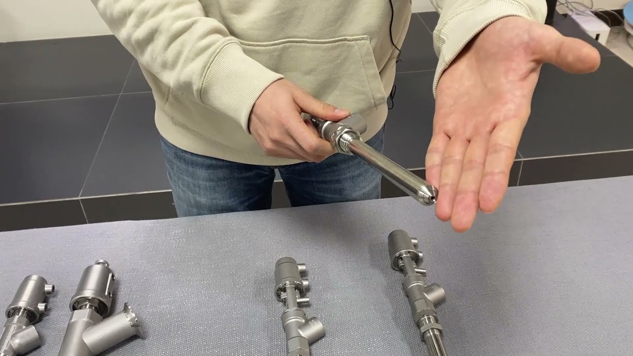 How do we choose the filling nozzle for our filler?