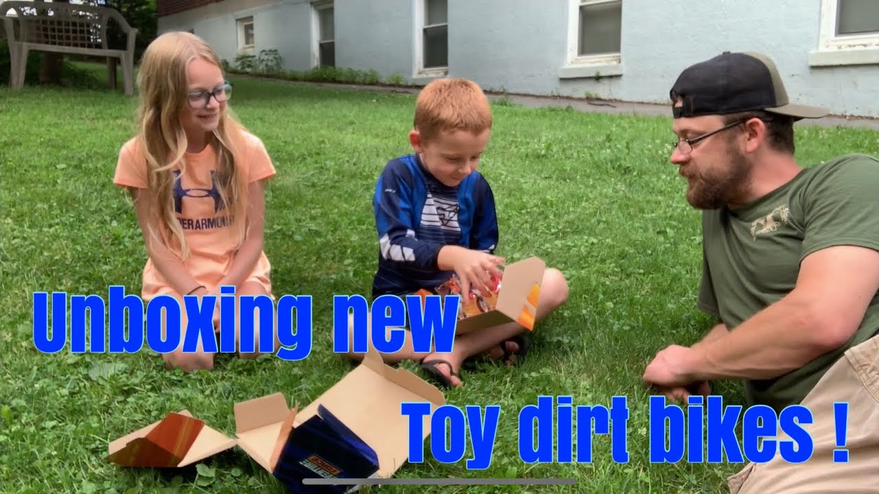 Unboxing new toy dirt bikes !