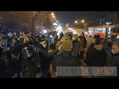 Силовики вивозять Антоненка із Шевченківського суду після продовження арешту - Силовики вивозять Антоненка із Шевченківського суду після продовження арешту