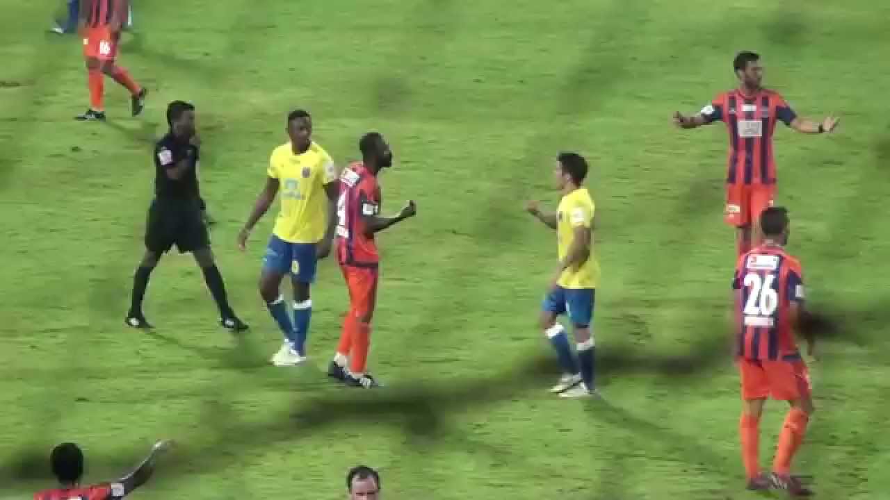 Fight between players of Kerala Blasters & Pune City FC Football Live