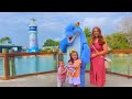 A typical day at seaworld for a family with small  kids