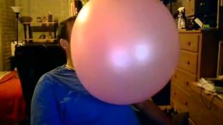 Sakız Şişirme Rekorunu Kırıyordu