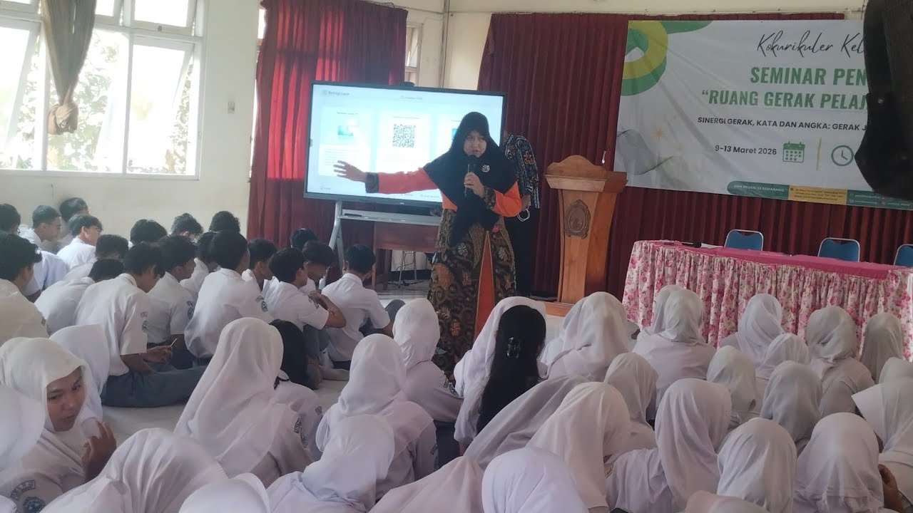 Bu Dr. Novia Wahyu W.,M. Pd. Dosen FIS Unnes berbagi di SMAN 12 SMG. 10 Maret 2026. Kokurikuler K.XI