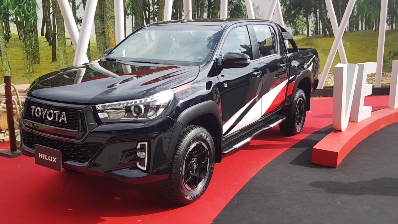 Тойота хайлюкс gr sport