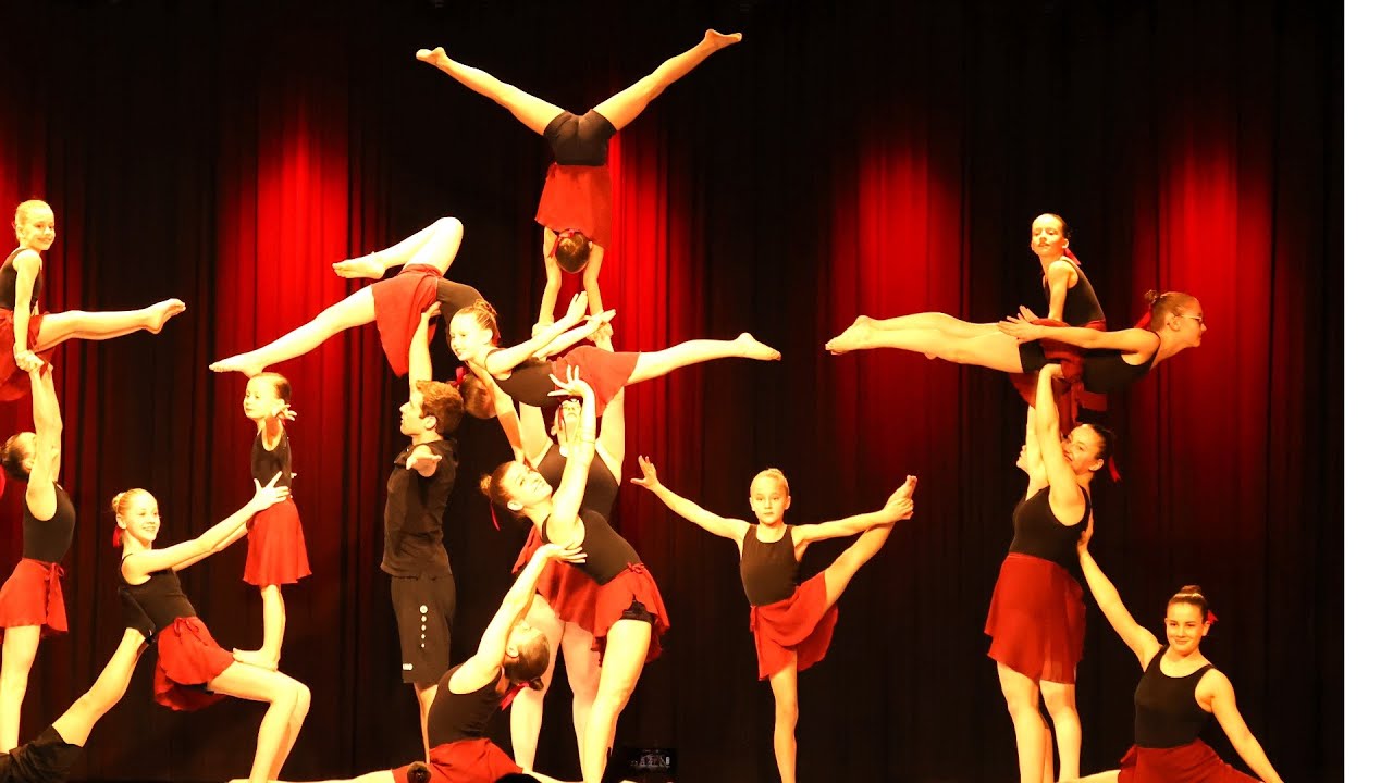 Akro Team Gossau zeigt Tanz und Akrobatik am Akro am Säntis 2023