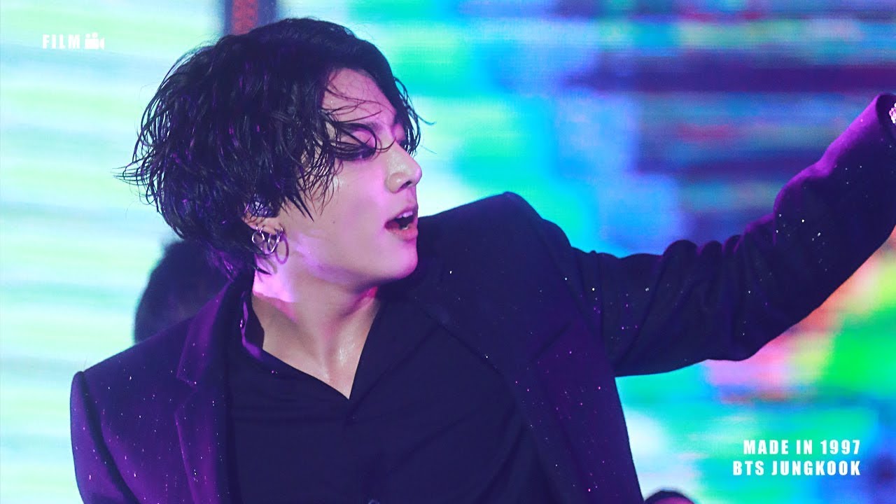 16 Foto Jungkook Mic Drop Koleksi Rial