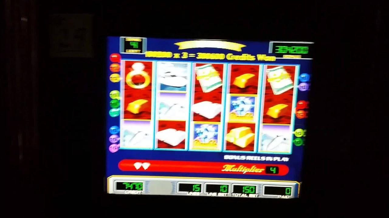 Play life of luxury slot