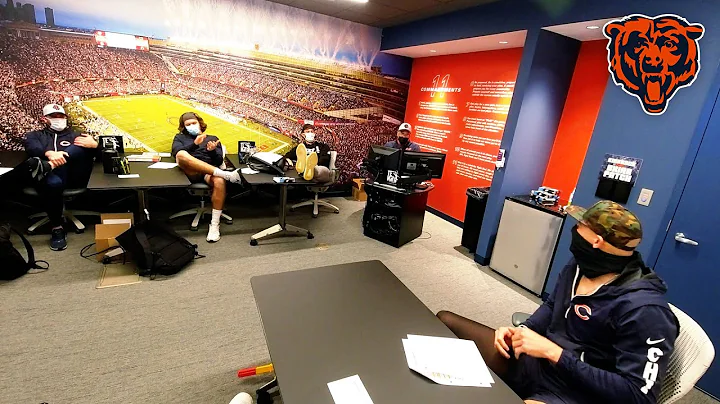 Bears surprise Jimmy Graham with Walter Payton Man...