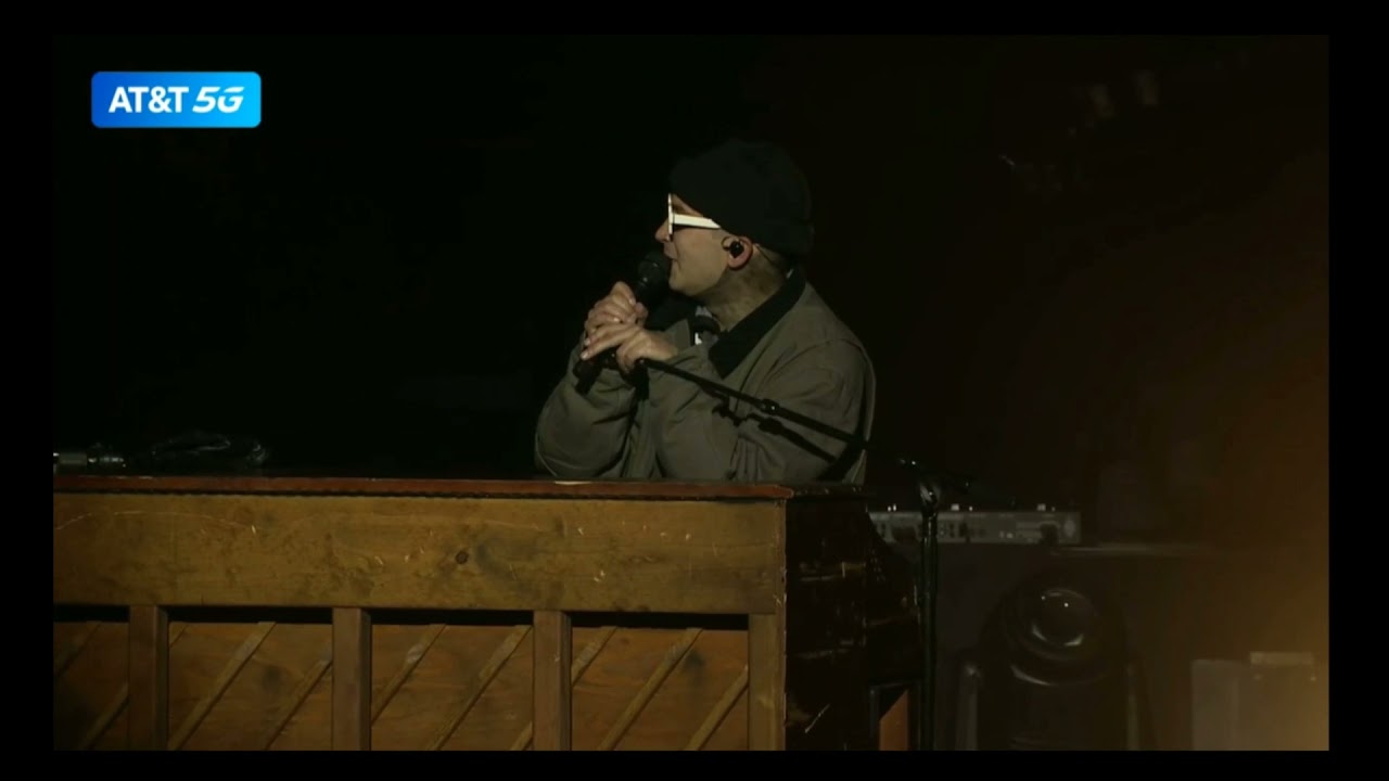 "Oooh, Josh is shirtless!" - Tyler Joseph