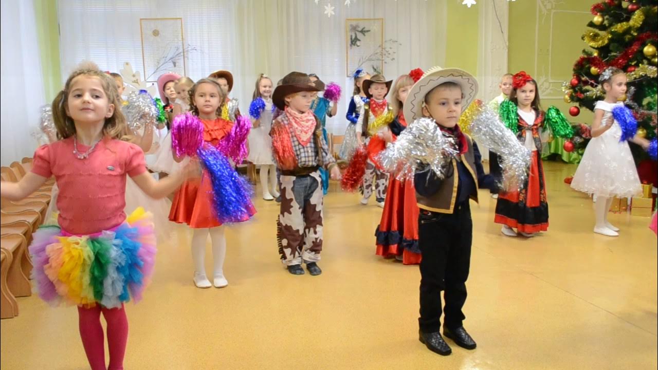 снеговики танцуют на утреннике. утренник в детском саду. танцы зимние танцы в детском саде. новогодний утренник в детском саду. новогодние танцы в детском саду.