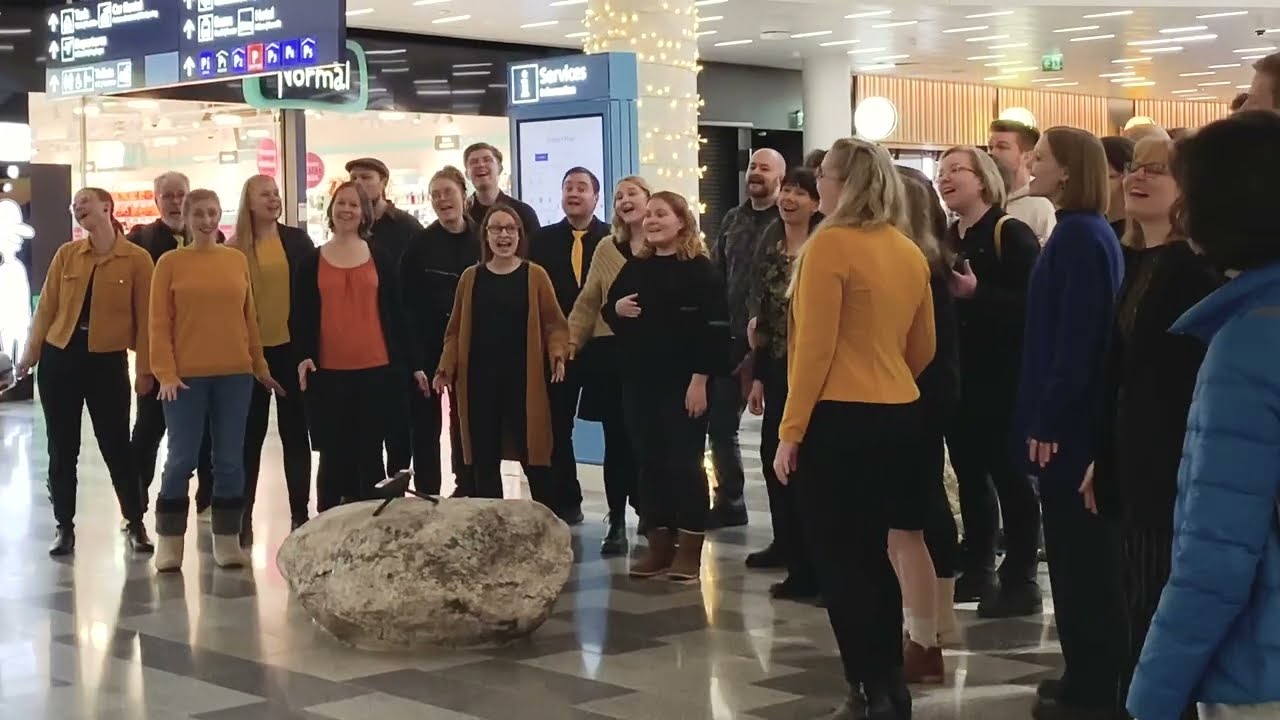 Kipinät Choir performs Mikael Gabriel’s “Löytäjä saa pitää” at Helsinki Airport