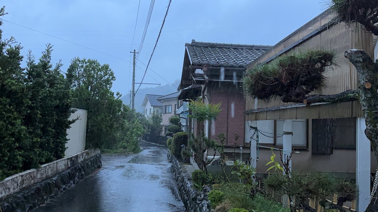 4K Japan Walk - Heavy Rain walk in evening with beautiful village countryside view