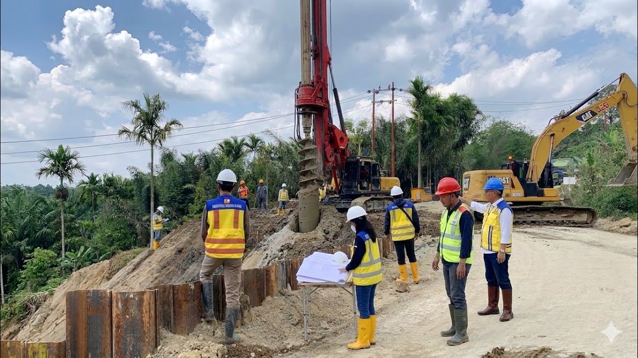 IKUT MENGAMATI “MUMPUNG JALAN BELUM RAMAI,PENGEBORAN LUBANG PANCANG DI PERCEPAT.