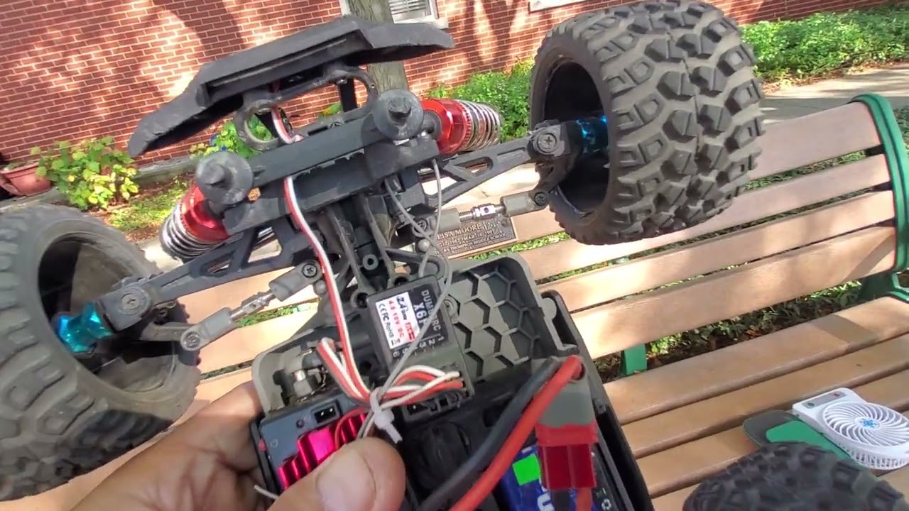 HYPER GO H16BM MAINTENANCE.......or any of the 1/16th similar TIGHTEN ALL SCREWS & HUBS  😜👍✌️🦅🦼🇺🇸