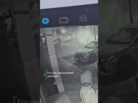 Неизвестный ударил ножом