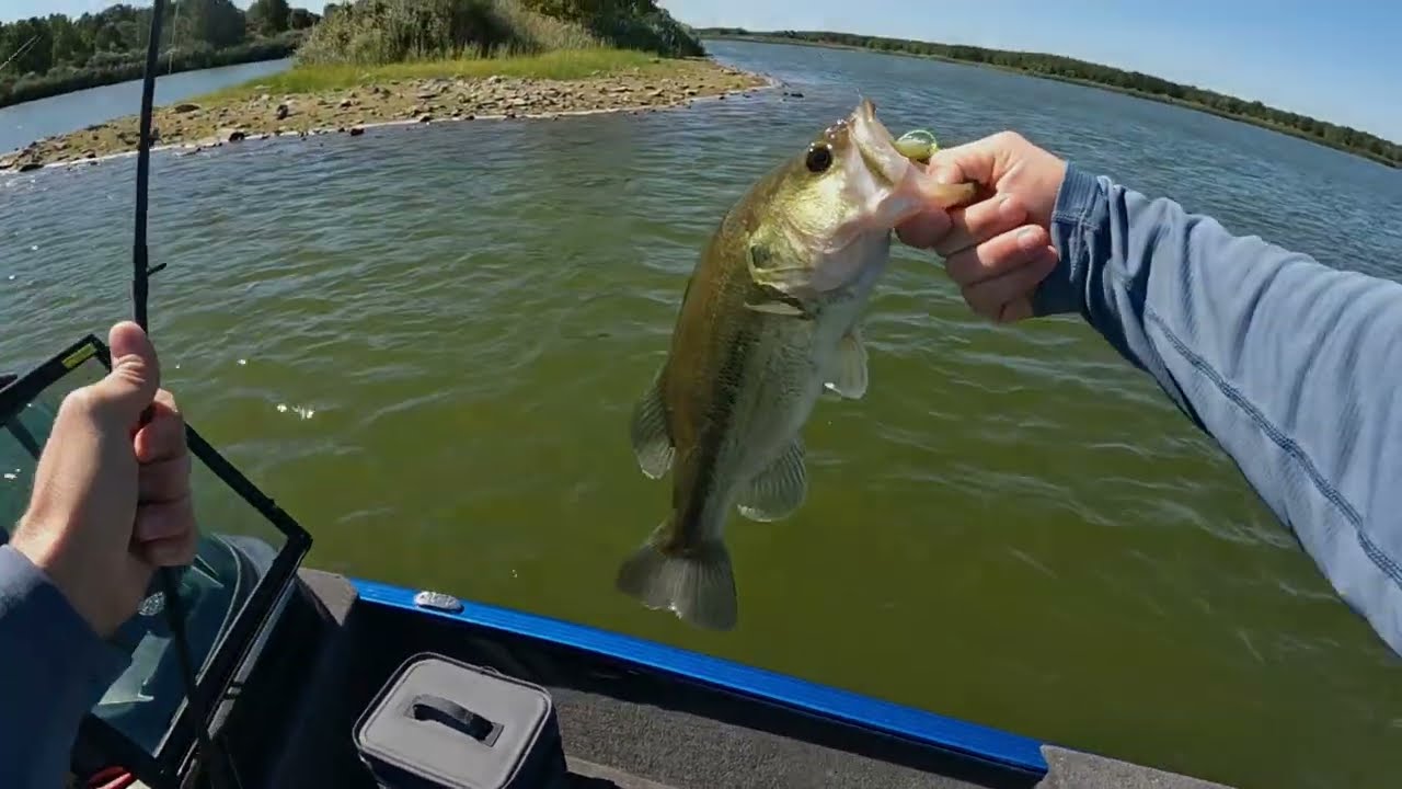 High winds and trolling motor problems. Bass fishing Southern Illinois