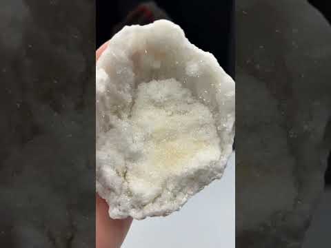 Рідкісна ЖЕОДА КВАРЦУ - натуральний камінь Марокко, видео 1