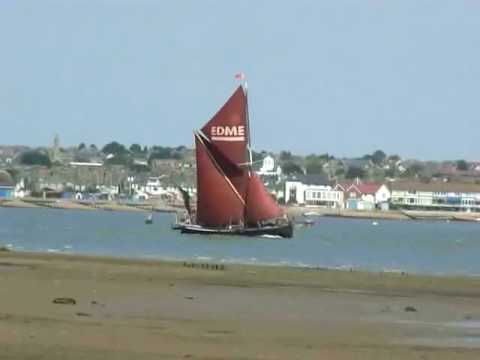 Thames Sailing Barge...music by mizzissippiblues