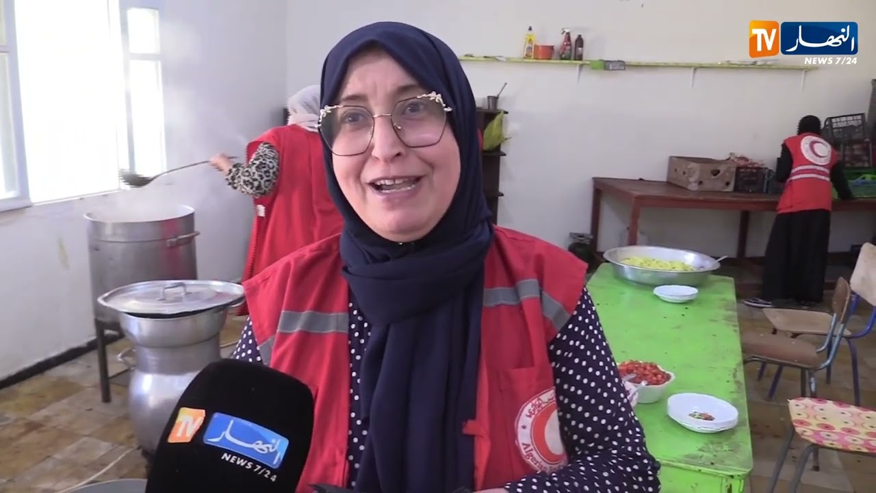بشار: بروح التضامن..متطوعات الهلال الأحمر الجزائري يقدمن وجبات ساخنة