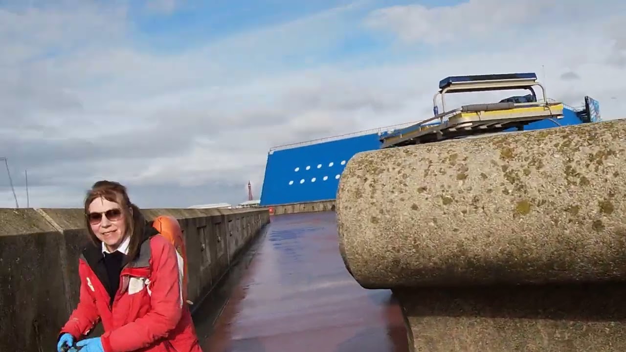 A WALK FROM THE VELVET COASTER WETHERSPONS BLACKPOOL UK AROUND THE SOUTH SHORE