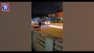 Lelaki lalok rempuh sekatan jalan, langgar polis