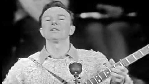 Pete Seeger - What is Folk Music, Skip to my Lou, Live Folk Banjo Playing Singing.