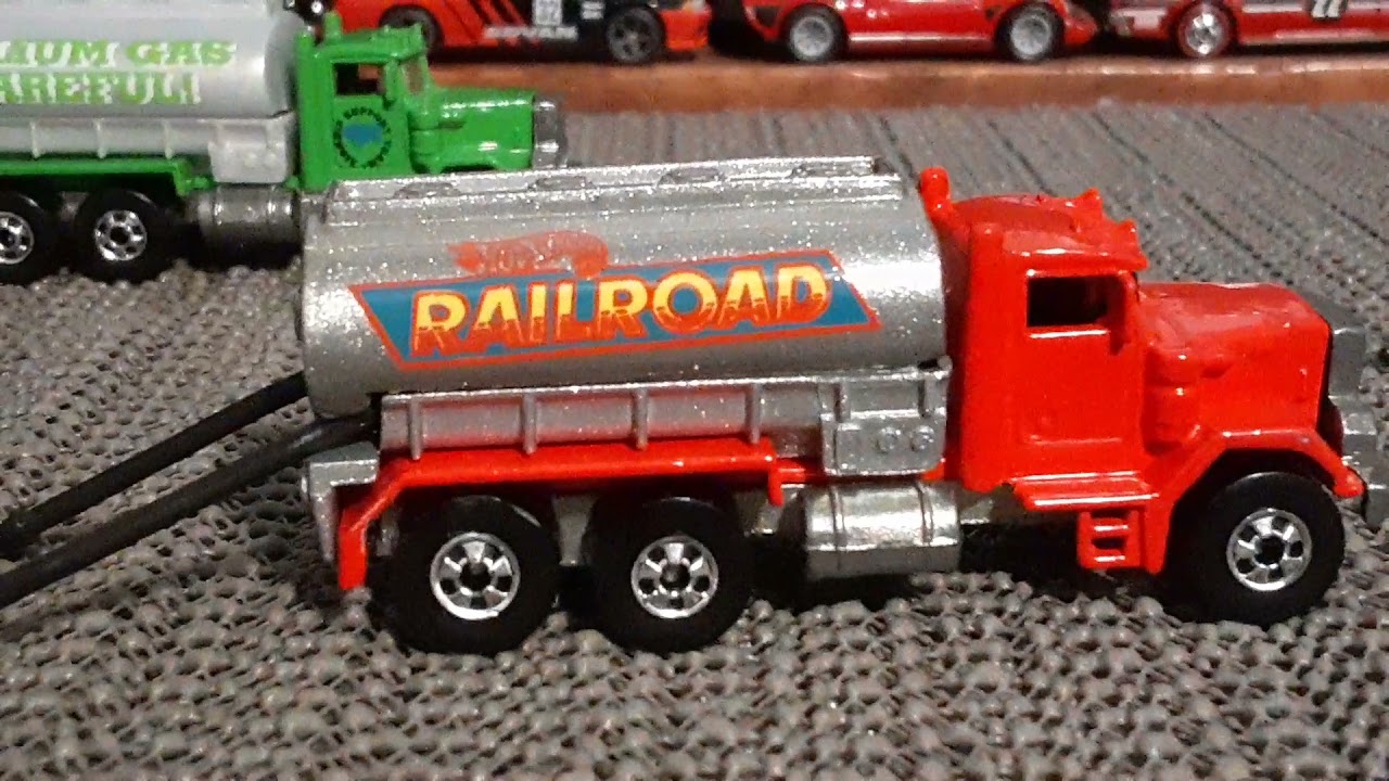 Peterbilt Tank Truck..Hot Wheels