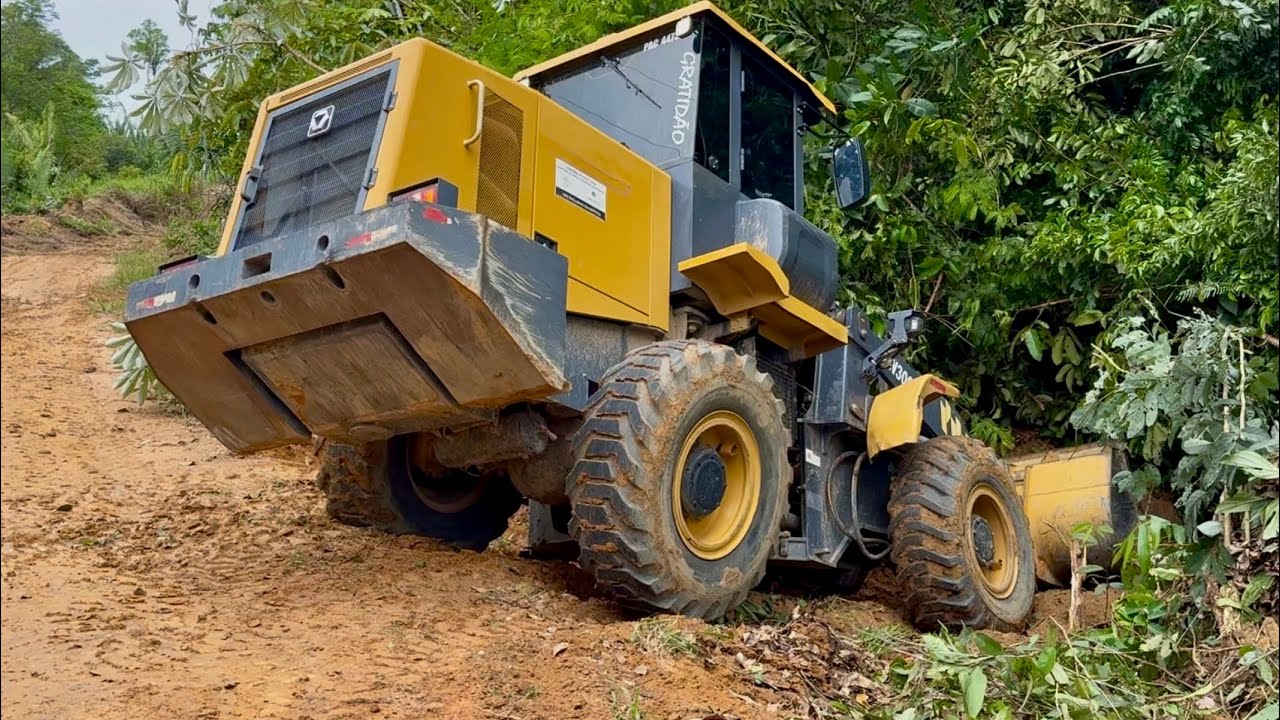 MÁQUINA ATOLOU! PERÍODO DE CHUVAS, PÁ CARREGADEIRA  AFUNDOU NO ATERRO. #trabalho #motor #obra 
