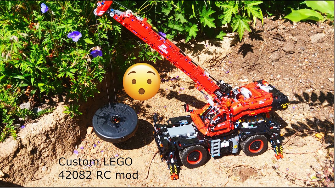 LEGO Technic Crane Battle - 42009 Mobile Crane MK II vs 42082 Rough Terrain  Crane 