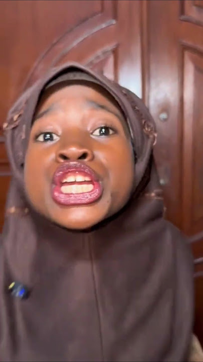 BIBIR LILIS SEKSI KAN CIK VILMEI DI LIPTIN IN