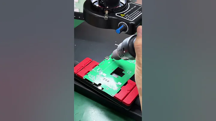 Soldering footage under the Tomlov Autofocus microscope!