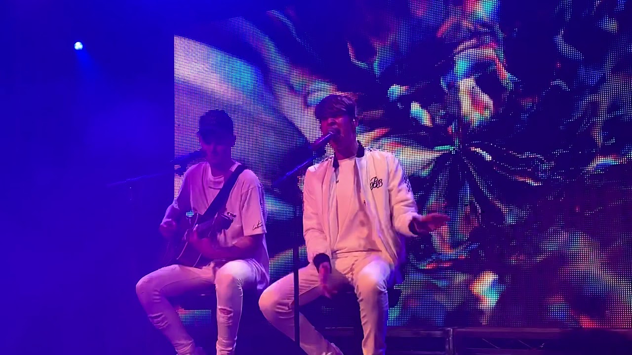 Max and Harvey - Room on the 3rd floor ~ London