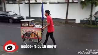 Tukang cilok sombong...!!!!!!