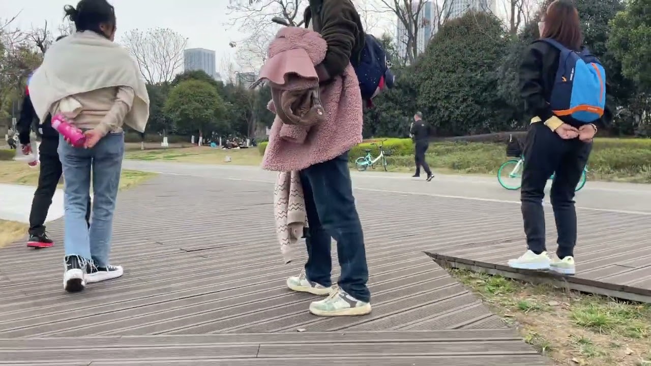 China has no freedom? Chengdu weekend in spring