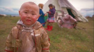 everyday routine of north nomads moving with kids, reindeer and dogs