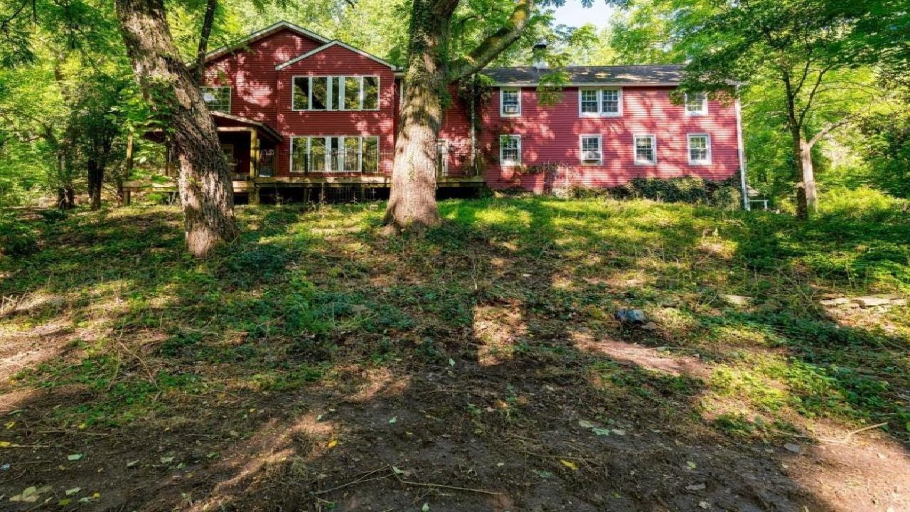 5539 HILLRISE ROAD, GLEN ARM, MD Presented by Sally Hechter.