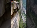 شاهد هذا الطريق على الجبل
