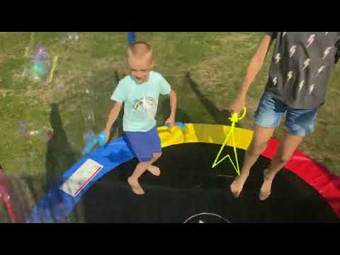 Батут дитячий Atleto 252 см із захисною сіткою для дому та дачі різнокольоровий 21000131, видео 2