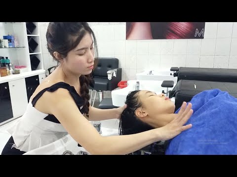 [ASMR] How gentle she is, My favorite facial massage. She does the best