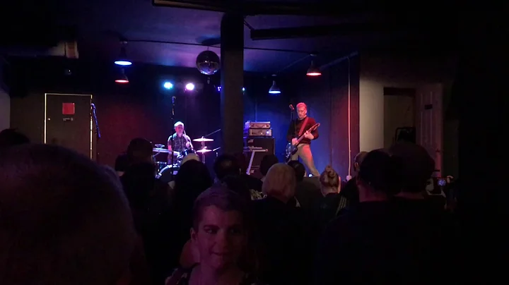 Golab playing Hall & Oates Did It In A Minute