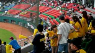 20100418新莊棒球場 (20).AVI