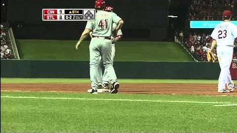 2010/06/01 Votto triples with a little help