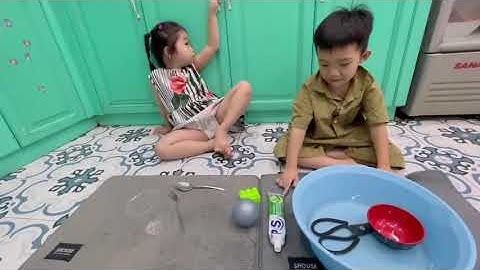 Tiếng Anh Giao Tiếp Tại Phan Thiết: Elsa and Billy practice talking about Sink and Float