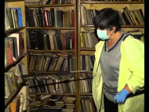 ბიბლიოთეკაში დაზიანებულ წიგნებს სპეციალური ხსნარით ამუშავებენ