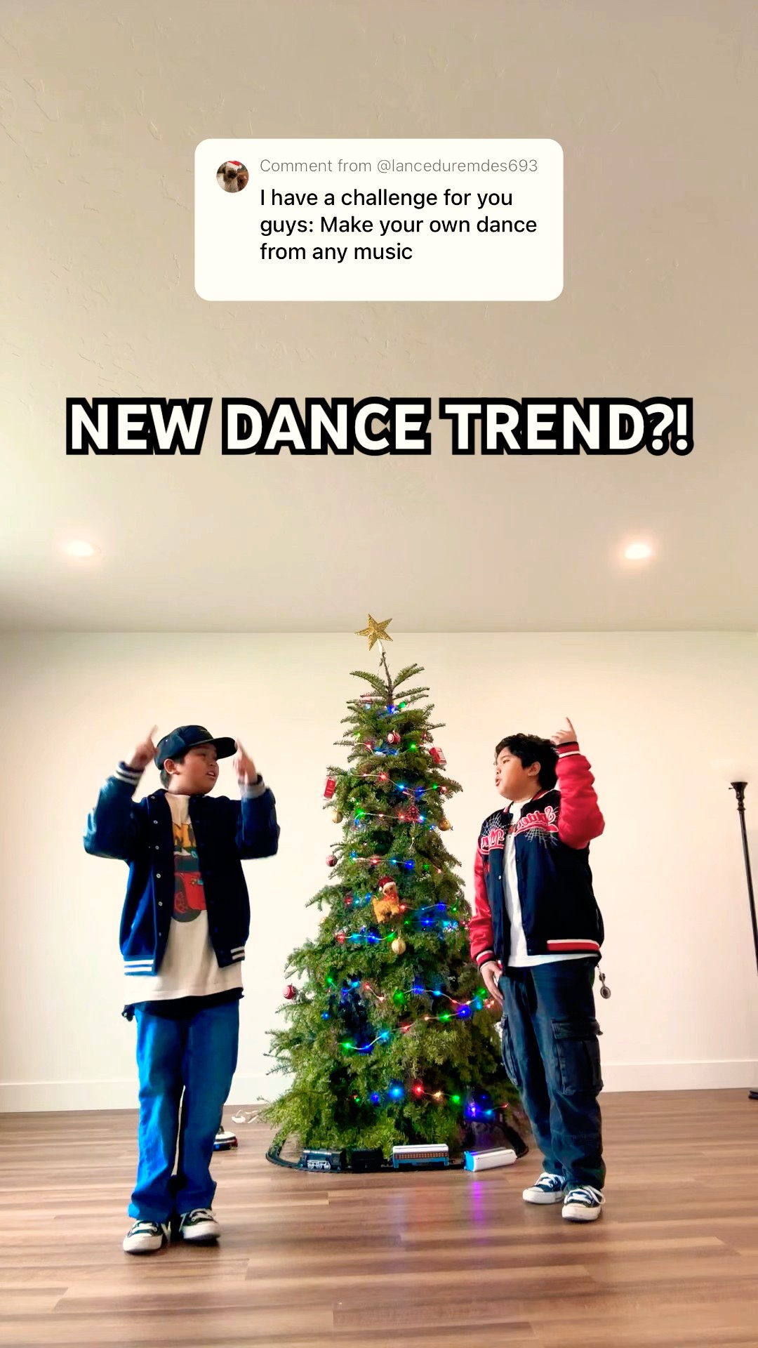 NEW CHRISTMAS DANCE TREND!?dc us!????#foryou #fypシ゚ #dance #twindance #christmas #shorts