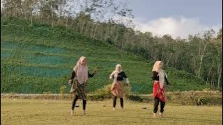 @tari Melayu hikayat tiga dara