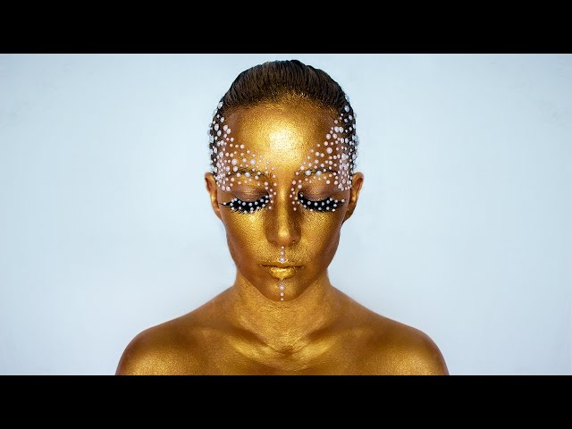 Gold Glitter Makeup Looks That Are So Extra