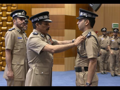 المفتش العام للشرطة والجمارك يقلد ميداليات الخدمة الطويلة والسلوك الحسن لعدد من ضباط الشرطة