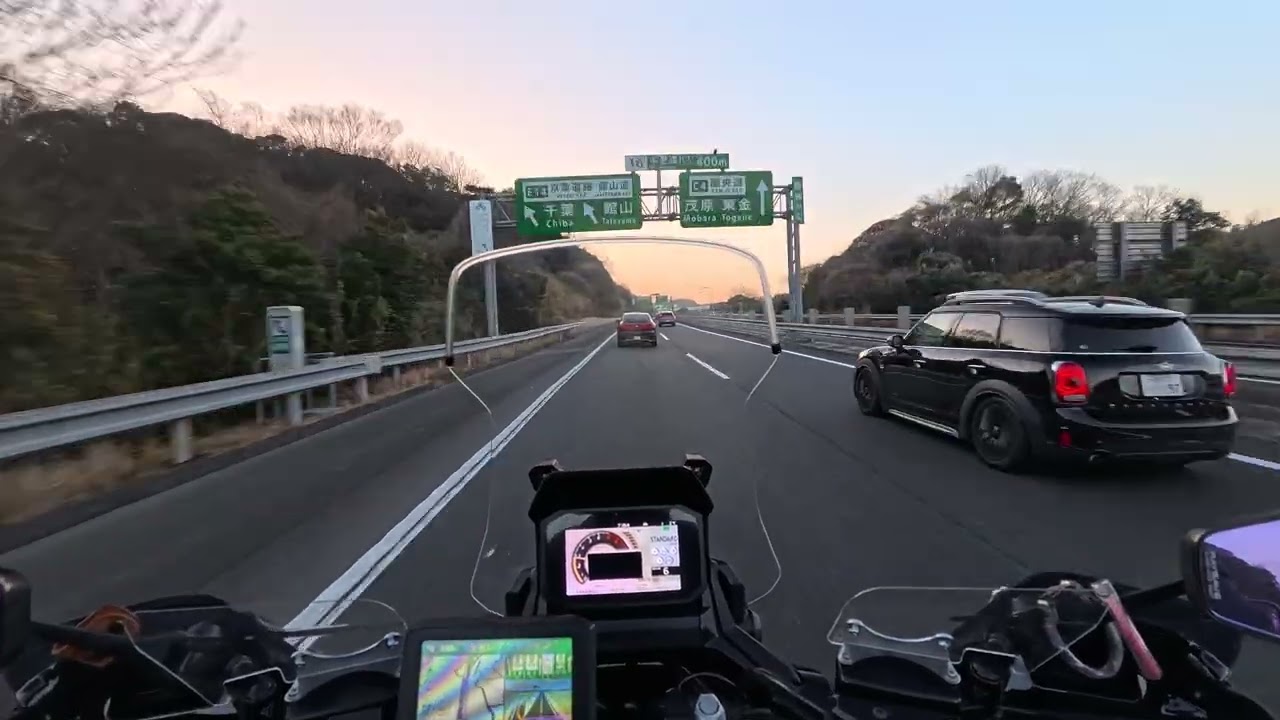 日の出直後の海ほたる → アクアライン・アクア連絡道 → 館山道富津中央ICを出て、港小学校下交差点付近まで